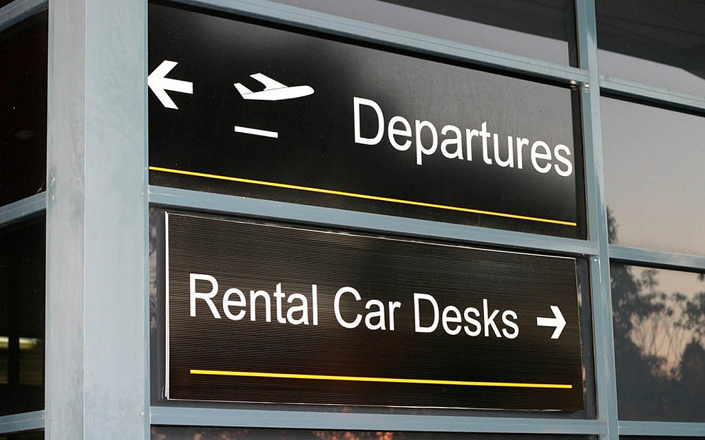 There are many benefits of renting a car at the Dubai international airport